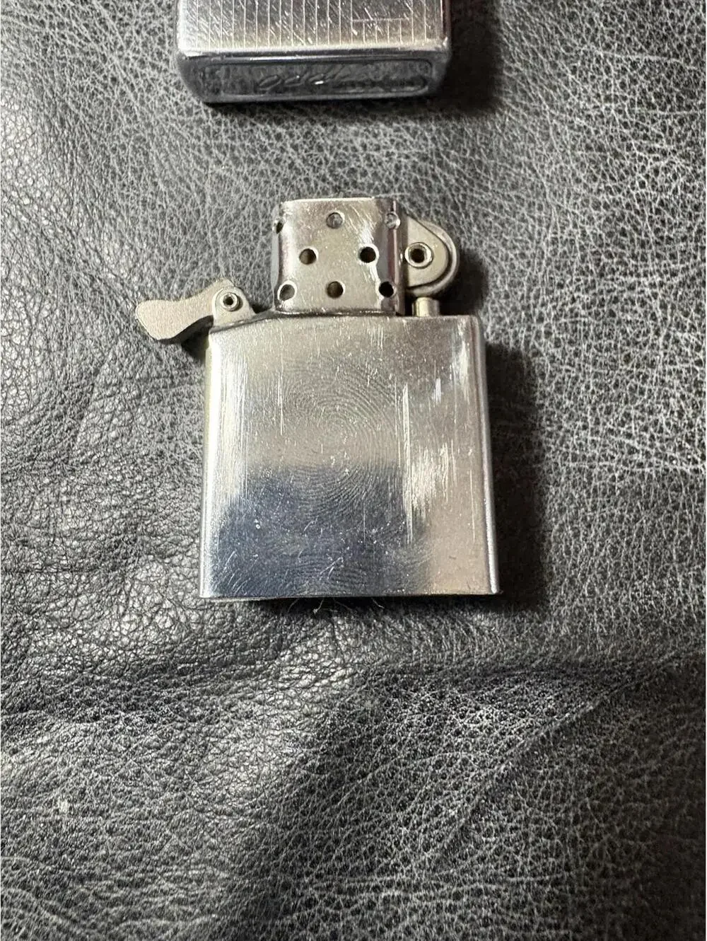 Vintage 1985 Zippo Lighter High Polish Chrome Engine Turned model (ZIP350) - Picture 8 of 12